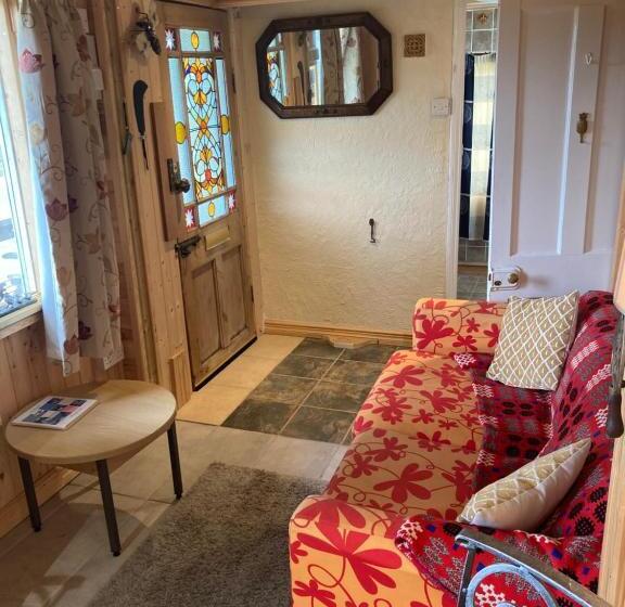 The Gin Palace With Cozy Logburner