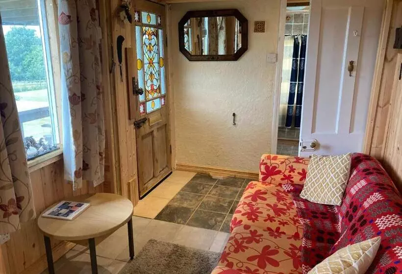 The Gin Palace With Cozy Logburner