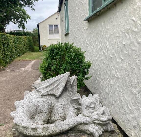 The Gin Palace With Cozy Logburner