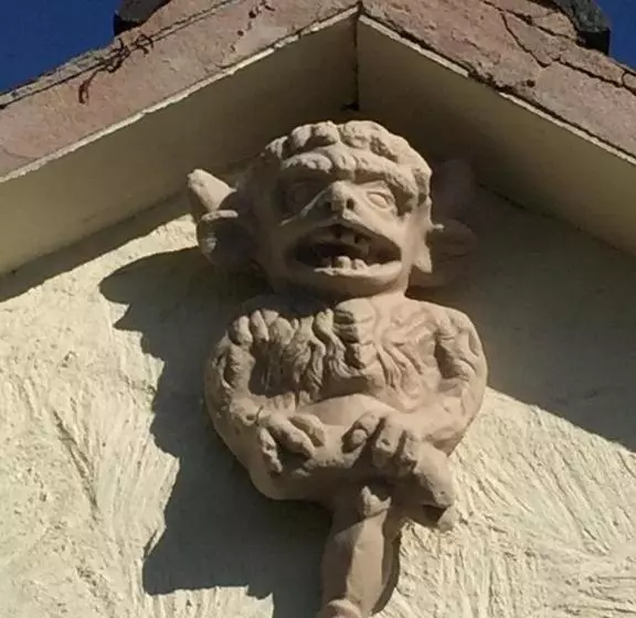 The Gin Palace With Cozy Logburner