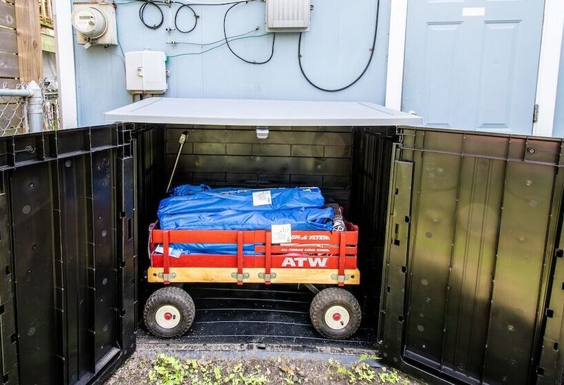 A Bended Oak Bungalow