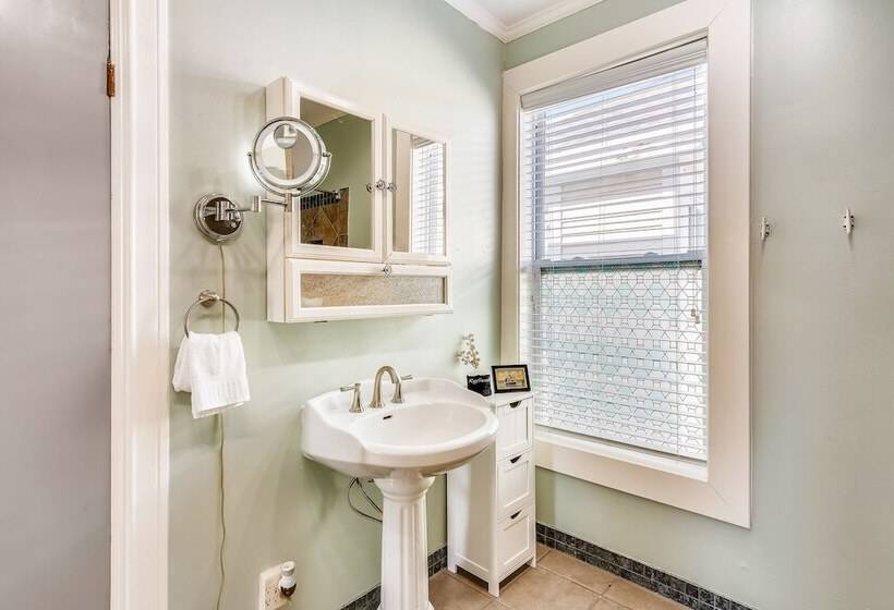 A Bended Oak Bungalow