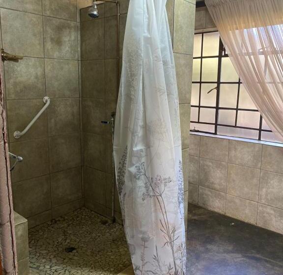 Hekpoort Rorymi Guest Farm