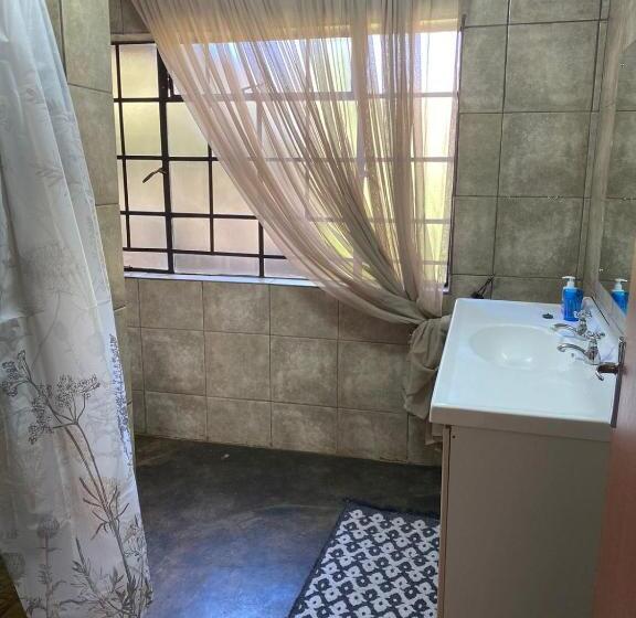 Hekpoort Rorymi Guest Farm