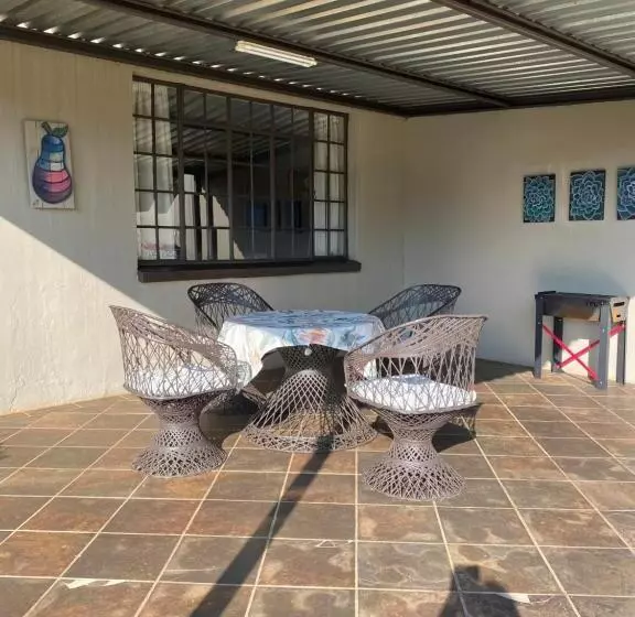 Hekpoort Rorymi Guest Farm