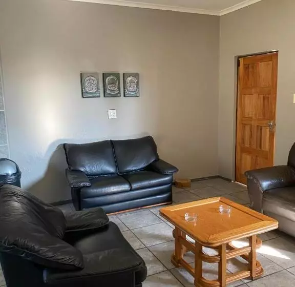 Hekpoort Rorymi Guest Farm