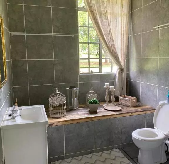 Hekpoort Rorymi Guest Farm