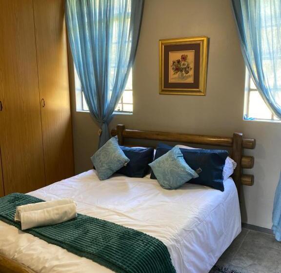 Hekpoort Rorymi Guest Farm