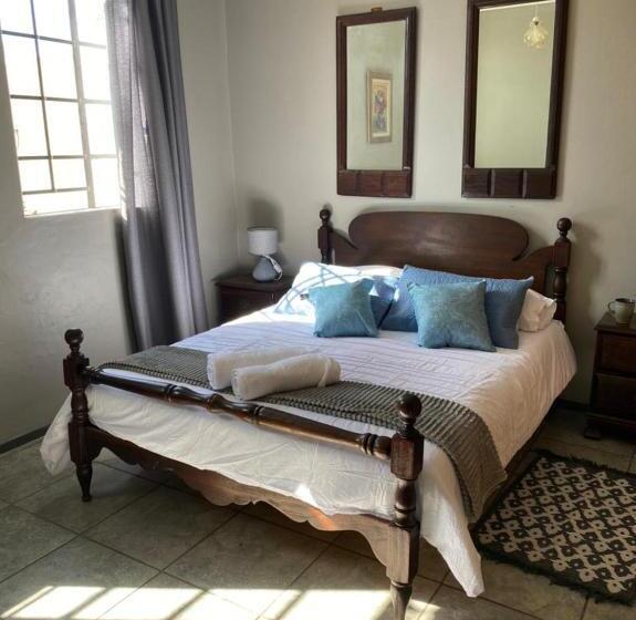 Hekpoort Rorymi Guest Farm