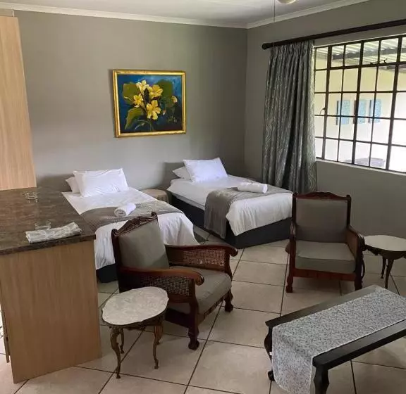 Hekpoort Rorymi Guest Farm