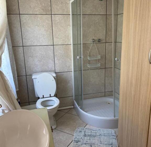 Hekpoort Rorymi Guest Farm