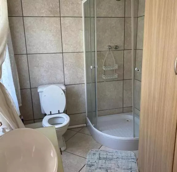 Hekpoort Rorymi Guest Farm