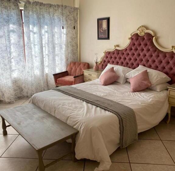 Hekpoort Rorymi Guest Farm