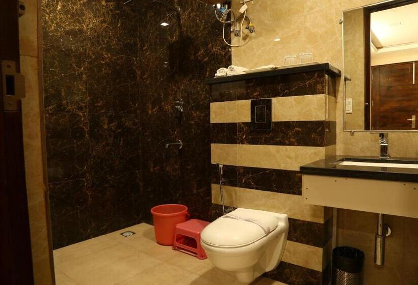 Hotel Kush Ganga 50 Meter From Har Ki Pauri, Haridwar