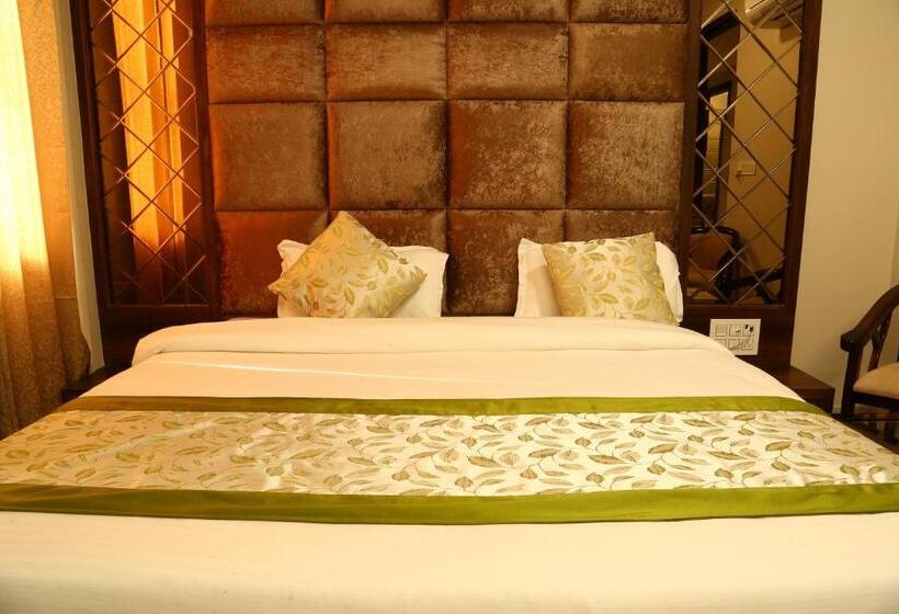 Hotel Kush Ganga 50 Meter From Har Ki Pauri, Haridwar