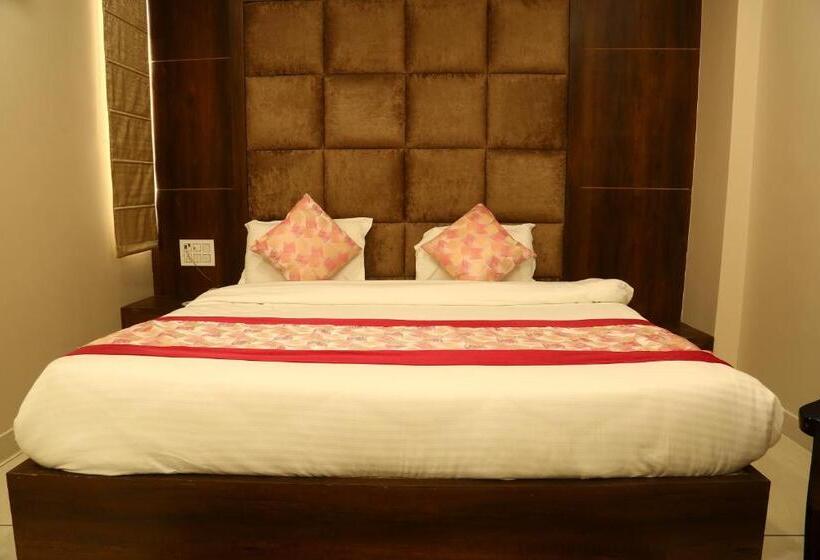 Hotel Kush Ganga 50 Meter From Har Ki Pauri, Haridwar