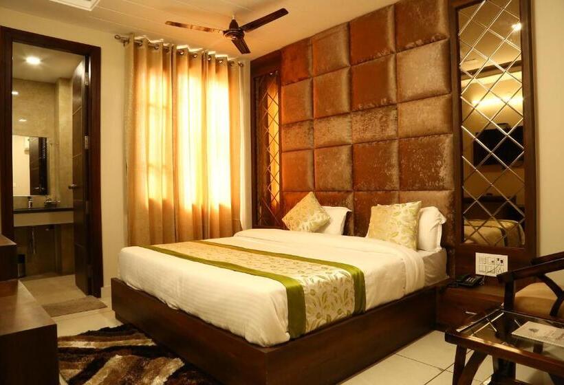 Hotel Kush Ganga 50 Meter From Har Ki Pauri, Haridwar