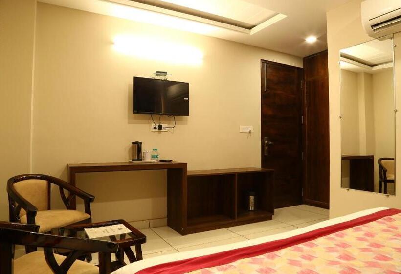 Hotel Kush Ganga 50 Meter From Har Ki Pauri, Haridwar