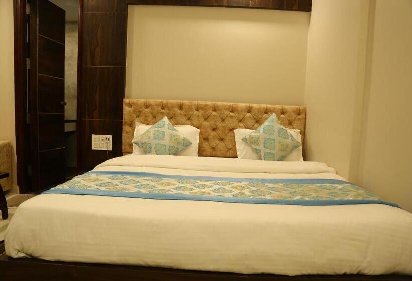 Hotel Kush Ganga 50 Meter From Har Ki Pauri, Haridwar