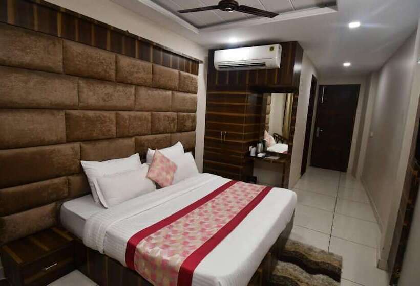 Hotel Kush Ganga 50 Meter From Har Ki Pauri, Haridwar
