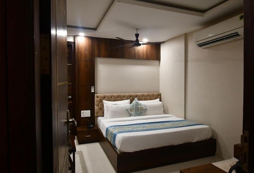 Hotel Kush Ganga 50 Meter From Har Ki Pauri, Haridwar