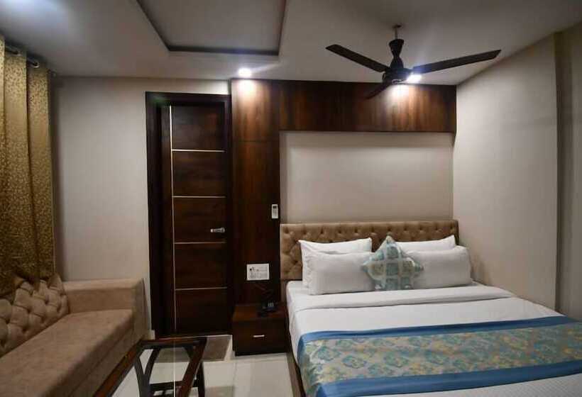 Hotel Kush Ganga 50 Meter From Har Ki Pauri, Haridwar