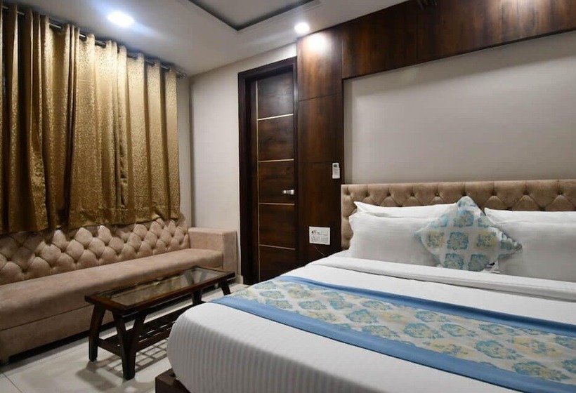 Hotel Kush Ganga 50 Meter From Har Ki Pauri, Haridwar