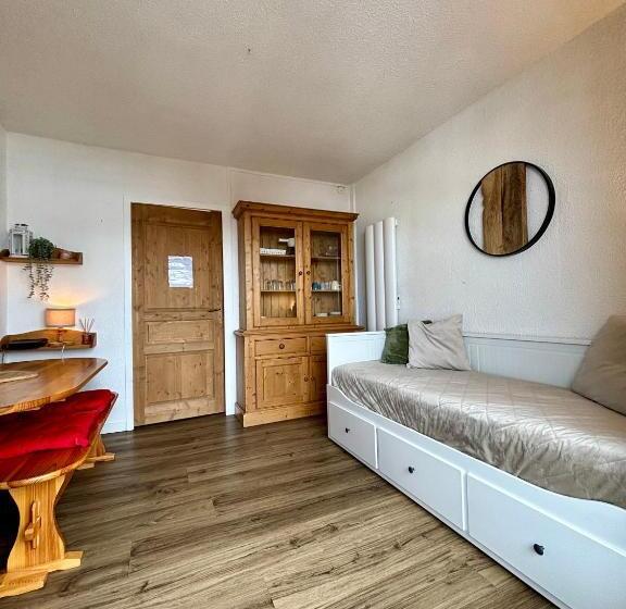 L Eterlou, Studio Centre Station