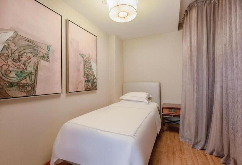 六安曙光铂尊酒店