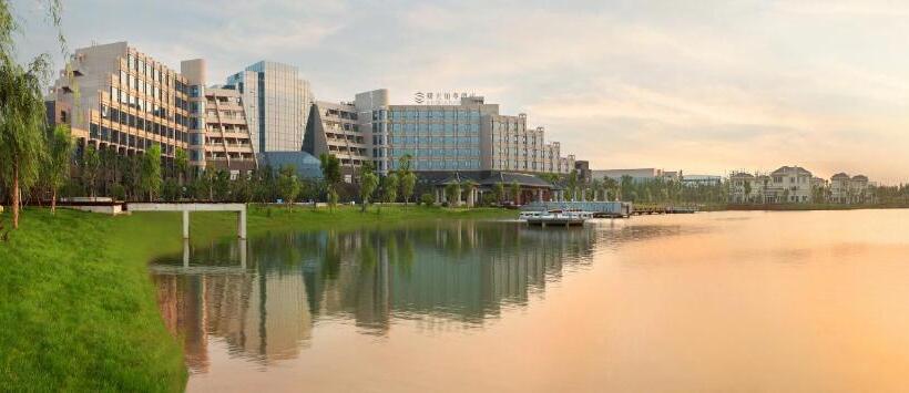 六安曙光铂尊酒店