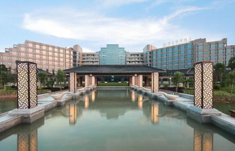 六安曙光铂尊酒店