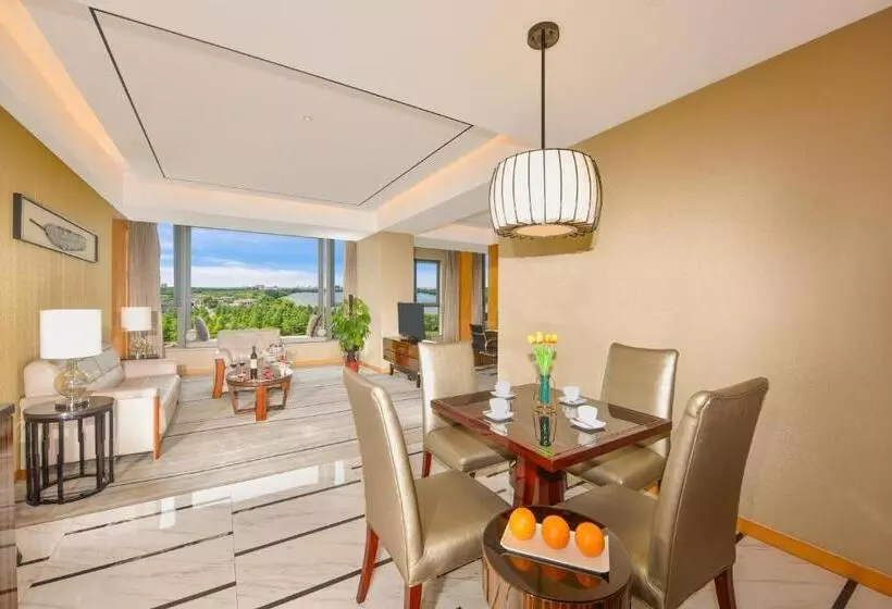 六安曙光铂尊酒店