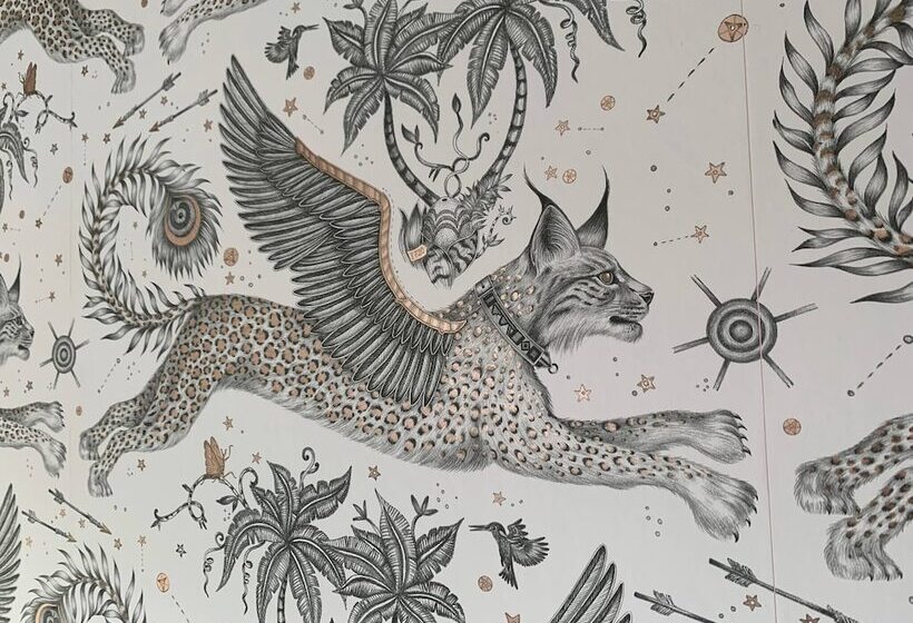 Bright And Beautiful City Cottage With Courtyard