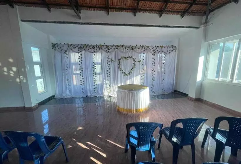 ホテル Coorg Ashok Palace