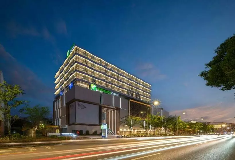 Hotelli Holiday Inn Express Shanghai Qingpu New City, An Ihg