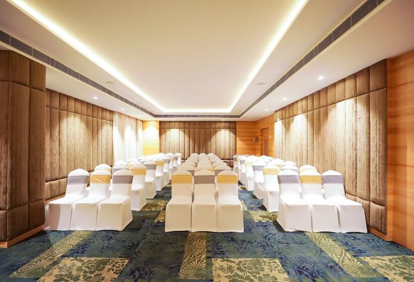 בית מלון כפרי Regenta Suites Gurugram, Sohna Road, Sector 49