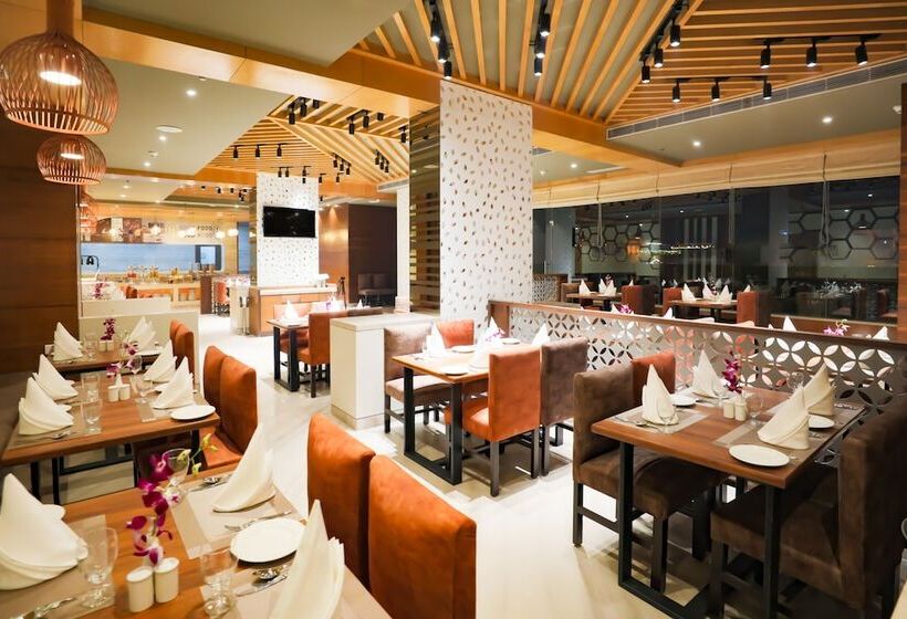 בית מלון כפרי Regenta Suites Gurugram, Sohna Road, Sector 49