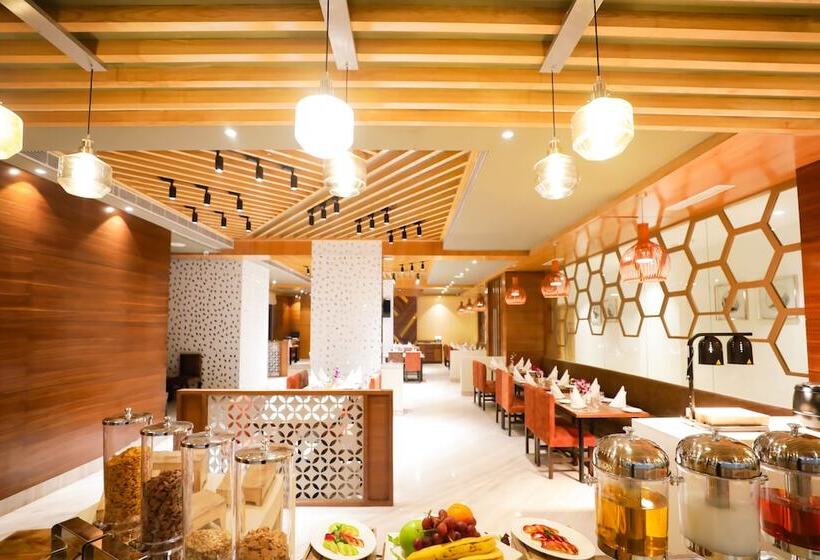 בית מלון כפרי Regenta Suites Gurugram, Sohna Road, Sector 49