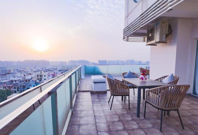 בית מלון כפרי Regenta Suites Gurugram, Sohna Road, Sector 49