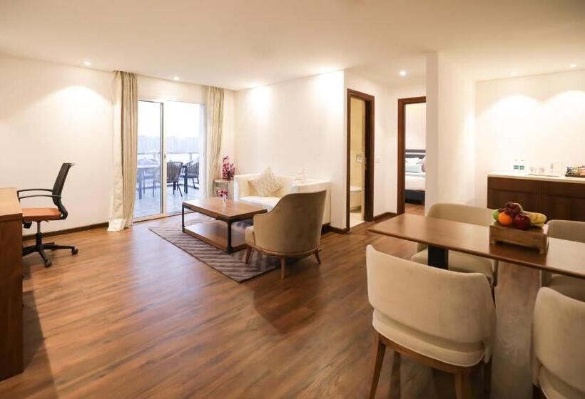 בית מלון כפרי Regenta Suites Gurugram, Sohna Road, Sector 49