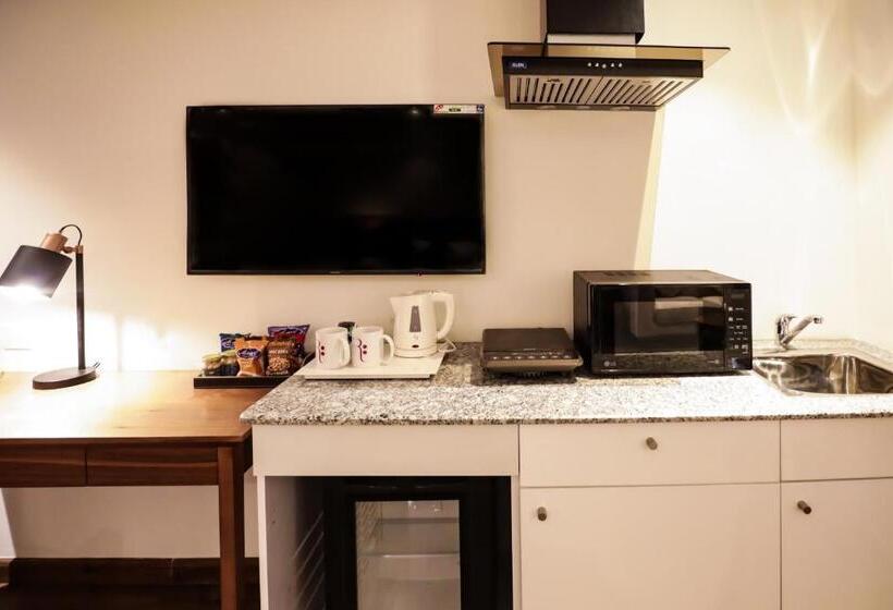 בית מלון כפרי Regenta Suites Gurugram, Sohna Road, Sector 49