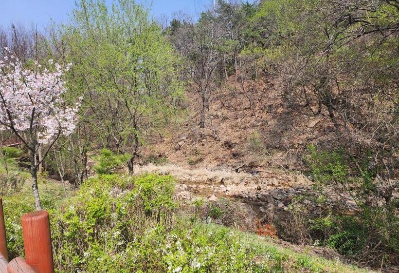 Iriru Luxury Hanok Stay   Eunpyung Hanok Village