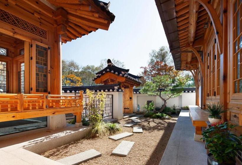 Iriru Luxury Hanok Stay   Eunpyung Hanok Village