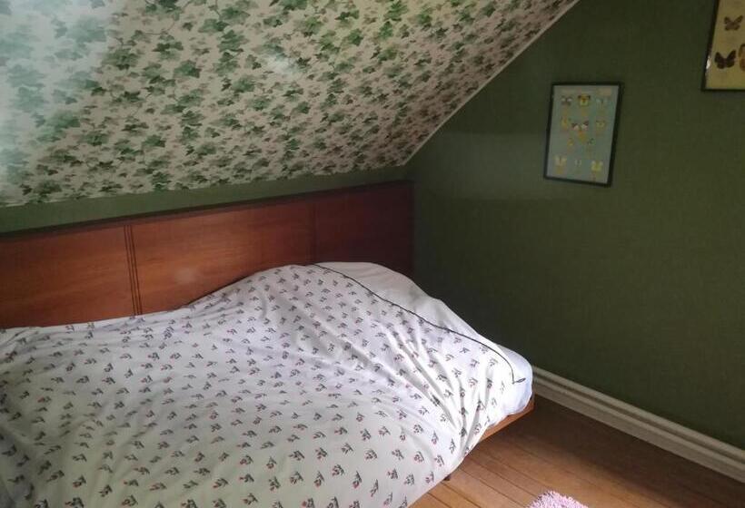 Propriete Bordee D Etangs, Propice A La Detente