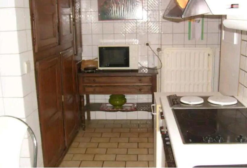 Propriete Bordee D Etangs, Propice A La Detente