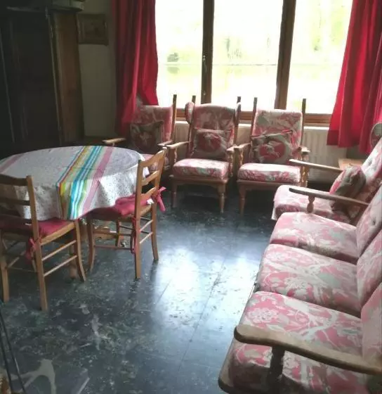 Propriete Bordee D Etangs, Propice A La Detente