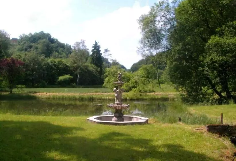 Propriete Bordee D Etangs, Propice A La Detente