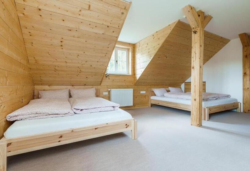 Roubenka Na Jelení Hoře