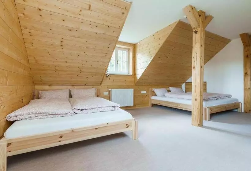 Roubenka Na Jelení Hoře