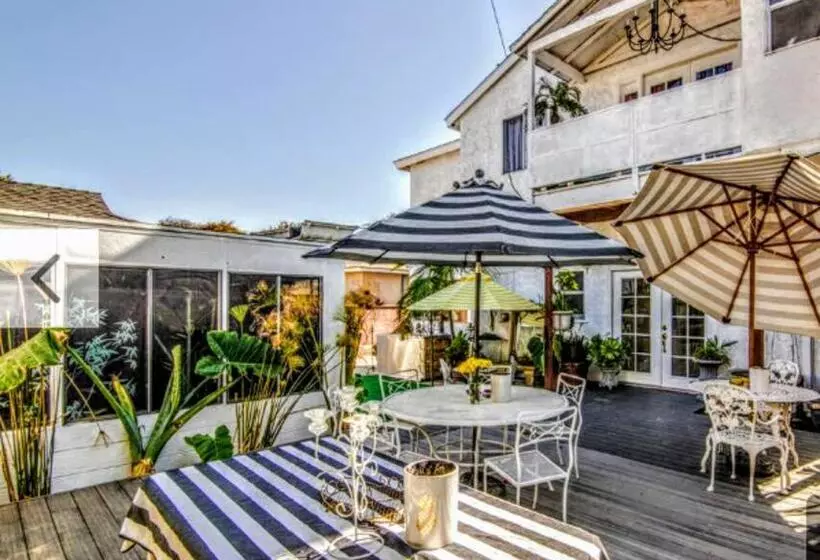 The Simply Luxe Home In The City Of Champions With Fire Pit & Large Backyard 5bd 3bth 10 Minutes To